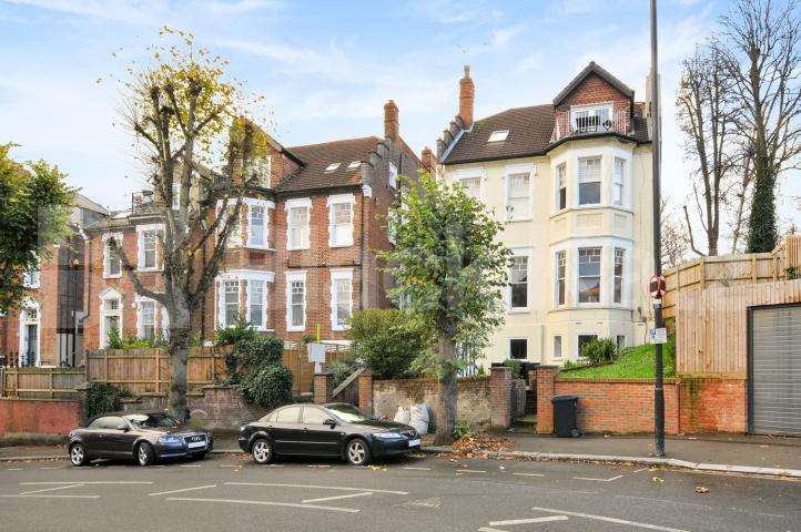 			High spec 2 bedroom property in fantastic location, 2 Bedroom, 1 bath, 1 reception Flat			 Wolseley Road, CROUCH END